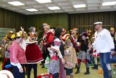 Naumburger Prinzenpaare mit Hofnarren besuchen den Kindergottesdienst (Foto: Karl-Franz Thiede)